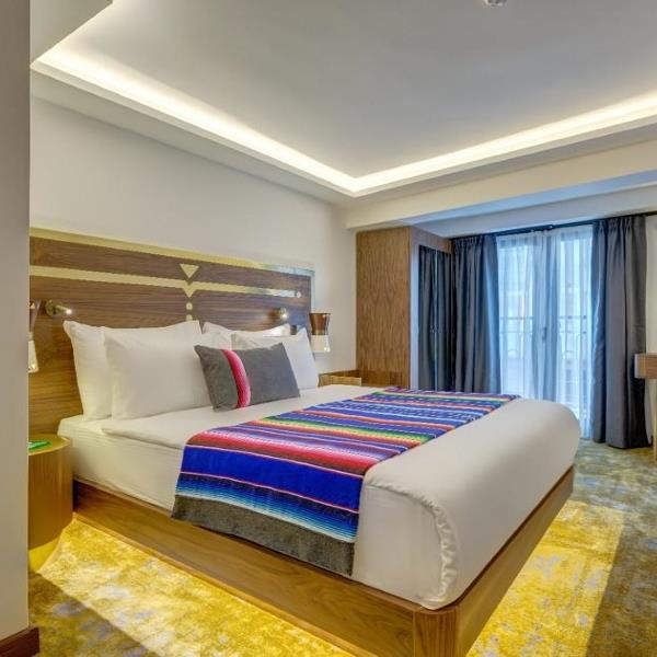 Alsancak HAY Hotel’de Açık Büfe Kahvaltı Dahil Tek veya Çift Kişi Konaklama