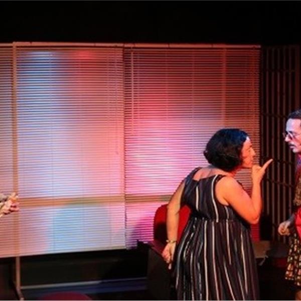 Kahkaha ve Sürpizlerle Dolu 'Sırf Cinayet' Tiyatro Oyunu Bileti! 1 Alana 1 Bedava!