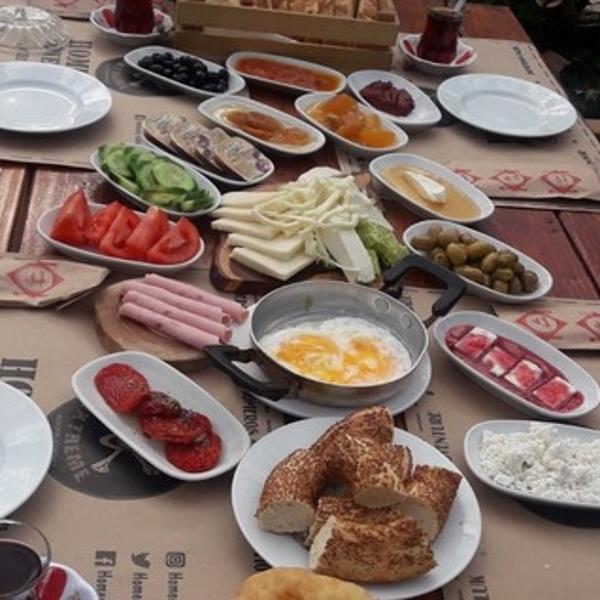 Bornova Homeros Adventure Doğa Sporları Merkezi’nde Serpme Kahvaltı