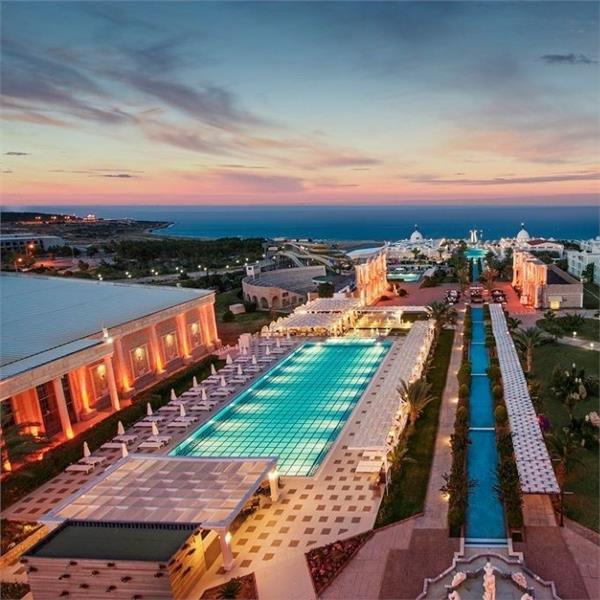 İzmir'den Uçak Bileti ve Otel Transferi Dahil 3 Gece ve 4 Gün Konaklama Kıbrıs Kaya Artemis Resort Hotel'de Derya Uluğ Yılbaşı Galası