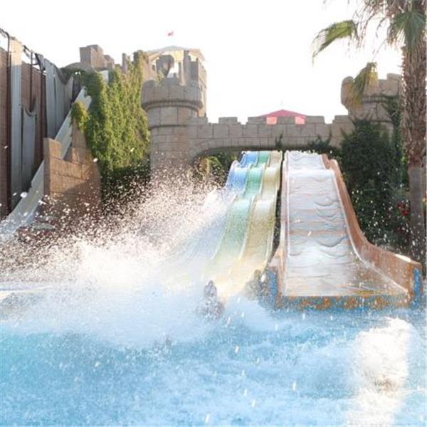 Kuşadası Aqua Atlantis’de Havuz, Aquapark ve Hamburger Menü ile sınırsız Eğlenceye Giriş Bileti