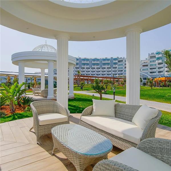 İzmir'den Uçak Bileti ve Otel Transferi Dahil 3 Gece 4 Gün Konaklamalı Limak Cyprus Deluxe Hotel'de İrem Derici Yılbaşı Galası