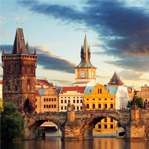 İzmir'den Uçaklı 4 Gece 5 Gün Konaklamalı Orta Avrupa Turu