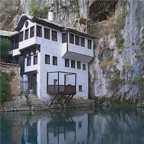 İzmir'den Otobüslü 9 Gece 10 Gün Konaklamalı Büyük Balkan Masalı Turu Akşam Yemekleri, Balkan Gecesi Dahil