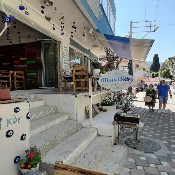 Kemalpaşa Mavi Köy Kahvaltı Evi’nde Enfes Lezzetler Eşliğinde Serpme Köy Kahvaltısı