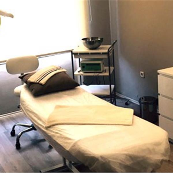 Alsancak Aden Güzellik'te Havyar veya inci tozu maskeli cilt bakımı ve boyun germe, toparlama