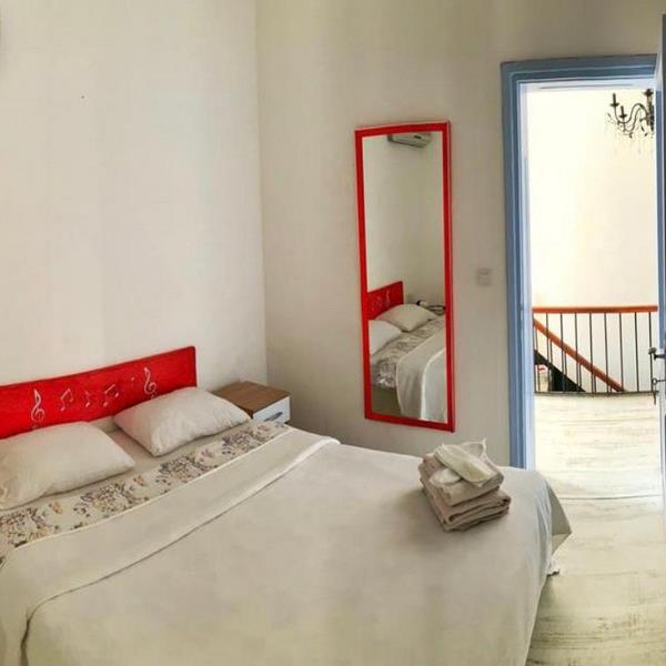 Meydan d'Azur Alaçatı Hotel'de 2 Kişi kahvaltı Dahil Konaklama