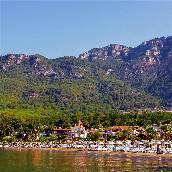 İzmir çıkışlı günübirlik Yuvarlakçay ve Akyaka Turu. Azmak plajında yüzme molası, Üstelik Tekne Turu ve sabah kahvaltısı Dahil.