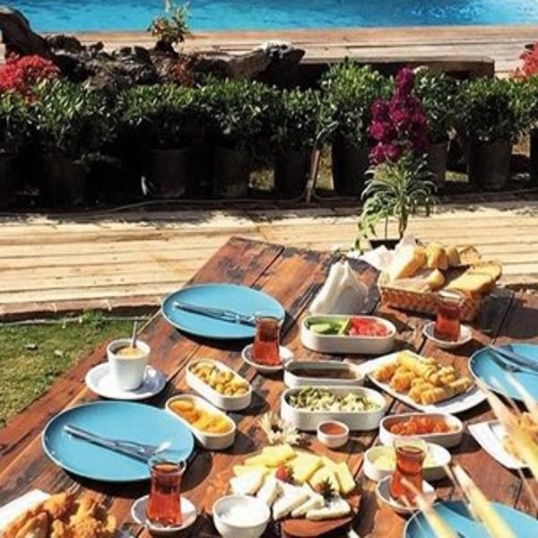 Art Alaçatı Butik Otel’de Kahvaltı Dahil Çift Kişilik Konaklama