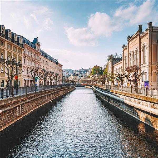 İzmir'den Otobüslü 8 Gece 9 Gün Konaklamalı Tüm Ekstralar ve Çevre Gezileri İle Orta Avrupa Masalı Turu
