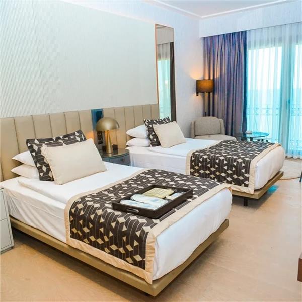 İzmir'den Uçak Bileti ve Otel Transferi Dahil 2 Gece 3 Gün Yarım Pansiyon Konaklamalı Rocks Hotel Casino İrem Derici Yılbaşı Galası 35.150TL'den Başlayan Fiyatlarla