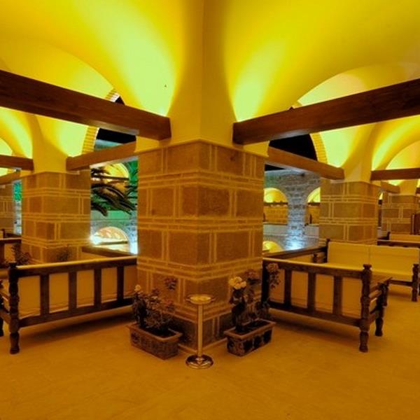Çeşme Kervansaray Otel’de Ulaşım, Kahvaltı ve Yılbaşı Gala Yemeği Dahil Konaklama