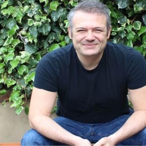 Levent Üzümcü'nün Tek Kişilik Oyunu 'Anlatılan Senin Hikayendir' Tiyatro Bileti