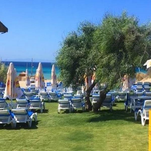 The Beach Çeşme Altınkum’da Beach Girişi, Şezlong, Şemsiye, İçecek