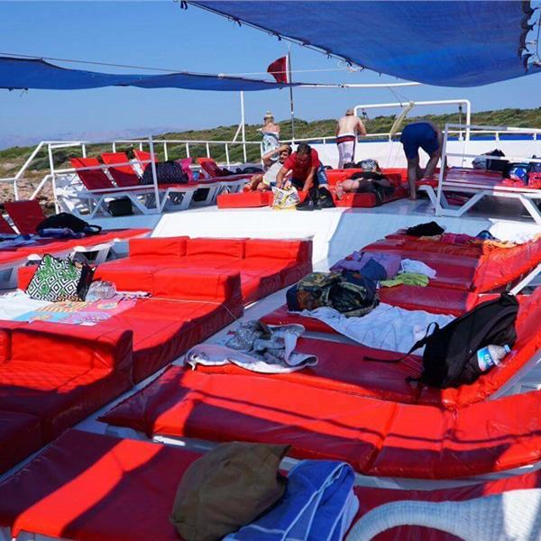 İzmir Çıkışlı günübirlik Öğle Yemeği dahil Çeşme Tekne ve Alaçatı Turu