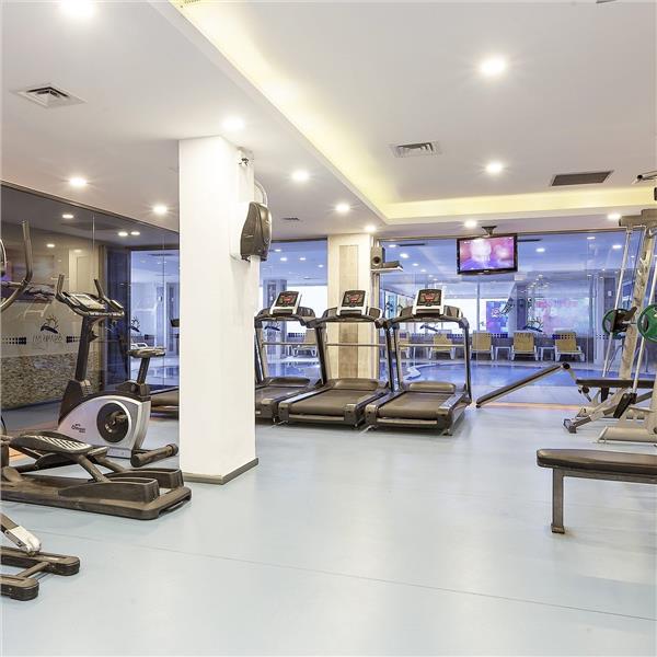 İzmir'den Uçak Bileti ve Otel Transferi Dahil 2 Gece ve 3 Gün Konaklamalı Kıbrıs Salamis Bay Conti Resort Hotel'de Gülden Yılbaşı Galası