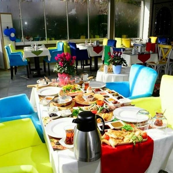 Kemalpaşa Nazar Köyüm Kahvaltı Evi'nde Serpme Köy Kahvaltısı