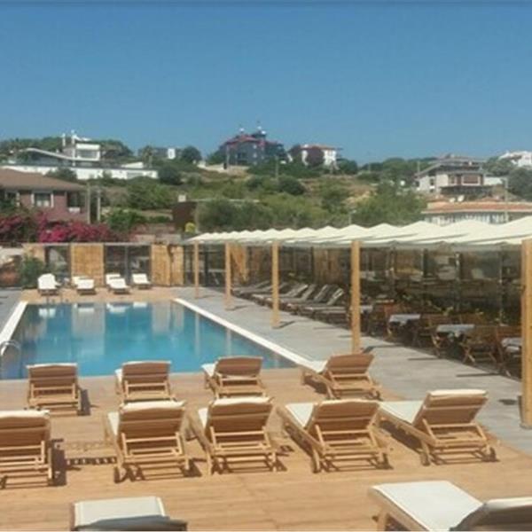 Kosa Hotel'de Açık Büfe Kahvaltı ve Havuz Kullanımı