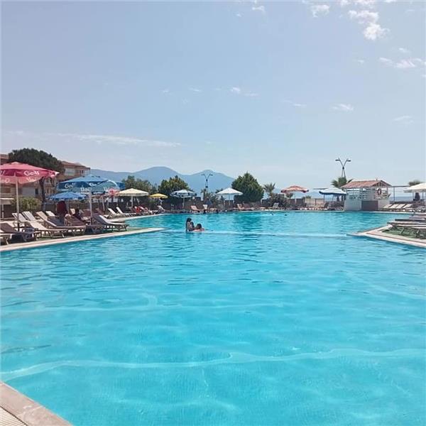 Kuşadası Rainbow Beach Club Gün Boyu Havuz, Plaj Keyfi ile Serpme Kahvaltı