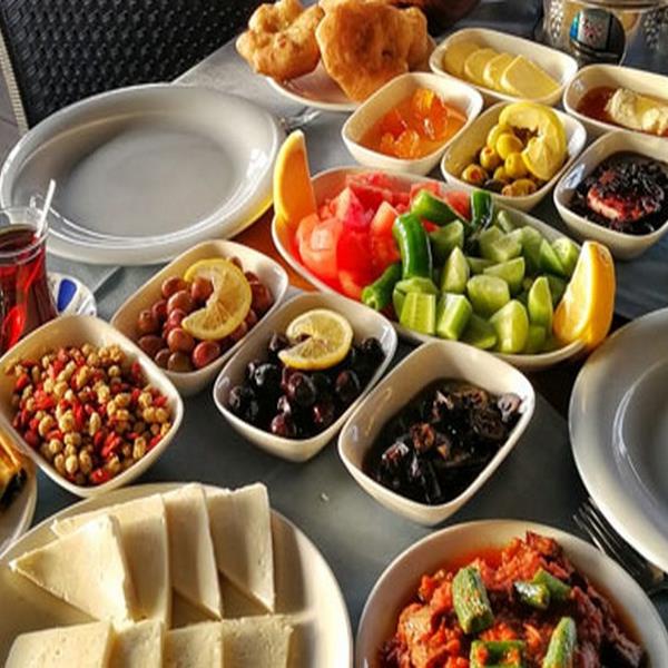 Güzelbahçe Aşkın’ın Yeri Enfes Serpme Kahvaltı Keyfi