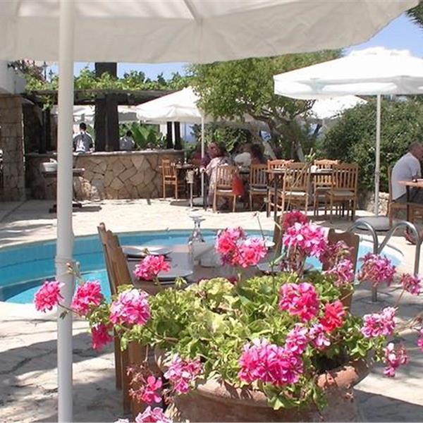 İzmir'den Uçak İle Hareketli Kıbrıs Deniz Kızı Hotel Yarım Pansiyon Konaklama Seçenekleri