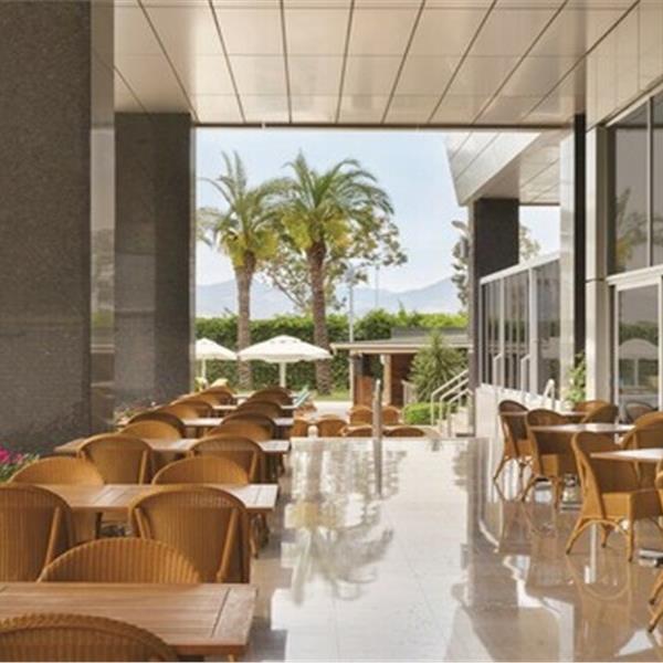 Balçova Wyndham Grand İzmir Özdilek'te Muhteşem Bahçe ve Havuz Manzarasına Nazır Canlı Müzik Eşliğinde Limitsiz Meşrubat Dahil Kişi Başı Açık Büfe İftar