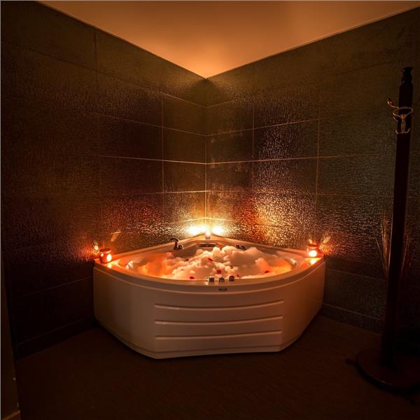 İzmir'den Uçak Bileti ve Otel Transferi Dahil 2 Gece ve 3 Gün Konaklamalı Kıbrıs Salamis Bay Conti Resort Hotel'de Gülden Yılbaşı Galası