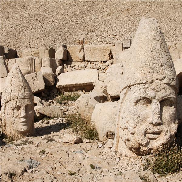 İzmir Uçaklı 2 Gece 3 Gün Konaklamalı Gaziantep Şanlıurfa Nemrut Dağı ve Harran Pamuk Hasadı Turu