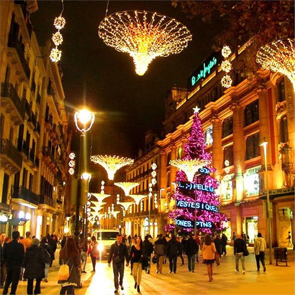 İzmir'den Uçaklı İle 4 Gece 5 Gün Konaklamalı Yılbaşı Özel Barcelona Turu