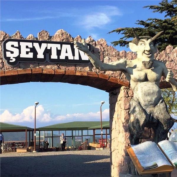 İzmir Çıkışlı 1 Gece 2 Gün Assos, Cunda, Kazdağları Behramkale ile Kuzey Ege Turu.