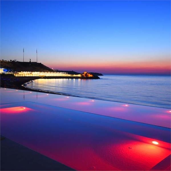 İzmir'den Uçak Bileti ve Otel Transferi Dahil 2 Gece ve 3 Gece Konaklama Seçenekli Kıbrıs Acapulco Resort Hotel Tan Taşçı Yılbaşı Galası