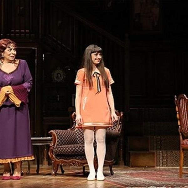 Suna Keskin, Melek Baykal ve Nedim Saban'ın Başrollerini Paylaştığı Efsane Bir Kadronun Sahnelediği 'Ahududu' Adlı Tiyatro Oyununa Bilet