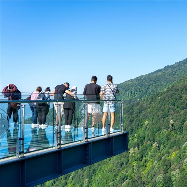 Yılbaşı Özel Gala ve 2 gece 3 gün Ramada By Wyndham Konaklamalı Abant, Kartalkaya, Kartepe ve Uludağlı 4'lü Kar Keyfi.