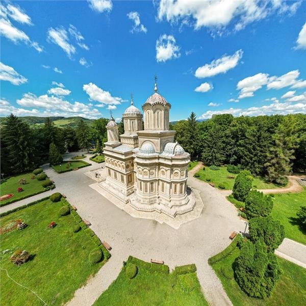 İzmir'den Uçaklı ve 3 Gece 4 Gün Konaklamalı Arnavutluk & Makedonya & Kosova Rotası Turu