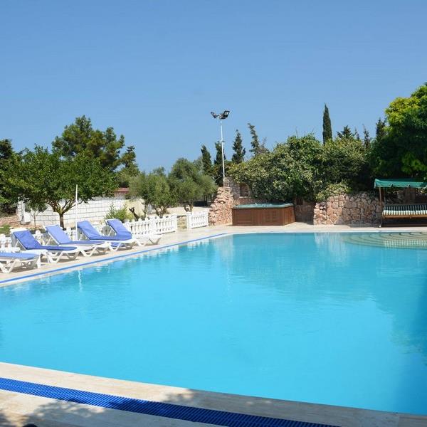 Çeşme Dream Hotel Ayasaranda Serpme Kahvaltı ve Havuz Keyfi