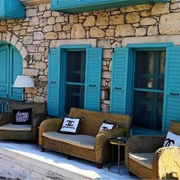 Alaçatı Beyaz Kapı Boutique Hotel'de Çift Kişilik 1 Gece Kahvaltı Dahil Konaklama Seçenekleri