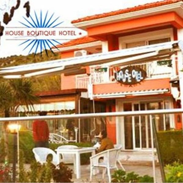 Çeşme House Butik Hotel'de Çift Kişi Kahvaltı Dahil Konaklama Keyfi