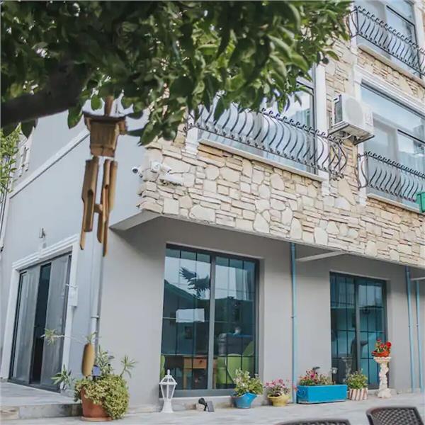 Pırlanta Butik Otel Çeşme'de Beach girişi ve kahvaltı dahil çift kişi konaklama