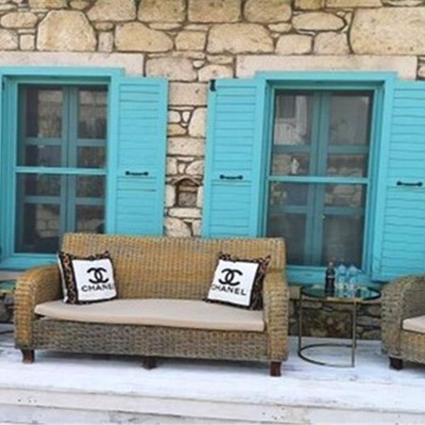 Alaçatı Beyaz Kapı Boutique Hotel'de Çift Kişilik 1 Gece Kahvaltı Dahil Konaklama Seçenekleri