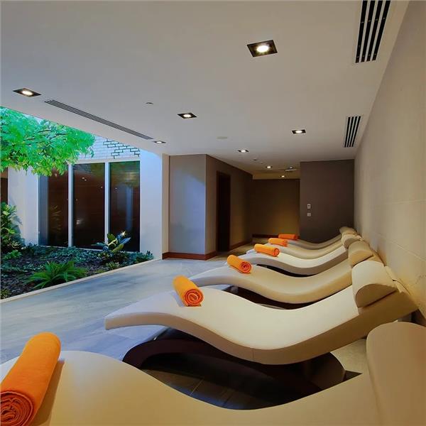 İzmir'den Uçak Bileti ve Otel Transferi Dahil 3 Gece 4 Gün Konaklamalı Limak Cyprus Deluxe Hotel'de İrem Derici Yılbaşı Galası