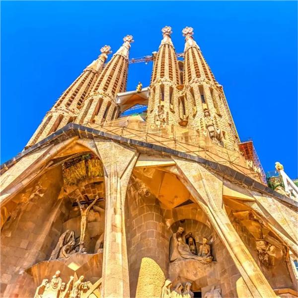 İzmir'den Uçaklı 7 Gece 8 Gün Konaklamalı İspanya Ve Endülüs İkonları Turu