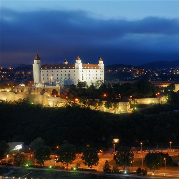 İzmir'den Otobüslü 7 Gece 9 Gün Konaklamalı Belgrad, Budapeşte, Viyana, Prag İle Orta Avrupa Turu