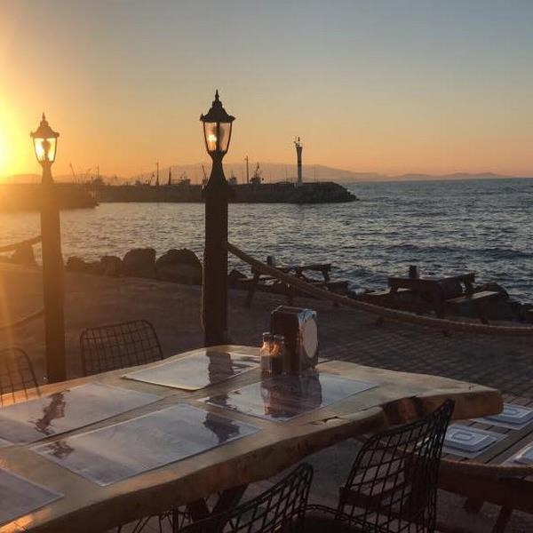 Güzelbahçe Bonjour Restaurant Deniz Kenarı Enfes Serpme Kahvaltı Keyfi