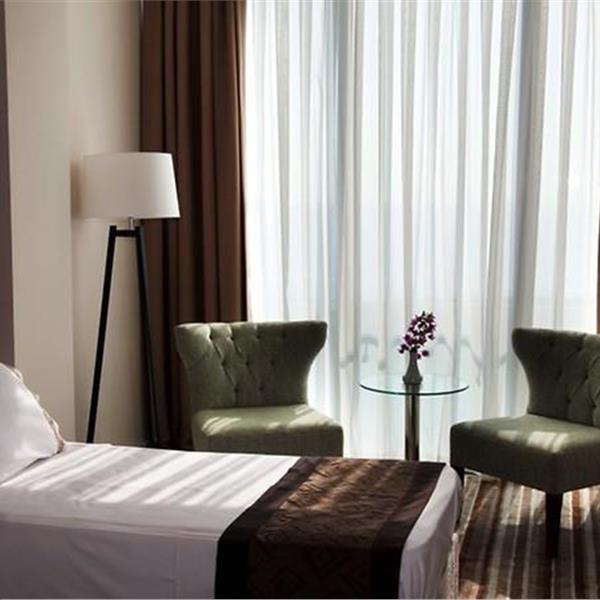 İzmir'den Uçak İle Hareketli Kıbrıs Deniz Kızı Hotel Yarım Pansiyon Konaklama Seçenekleri