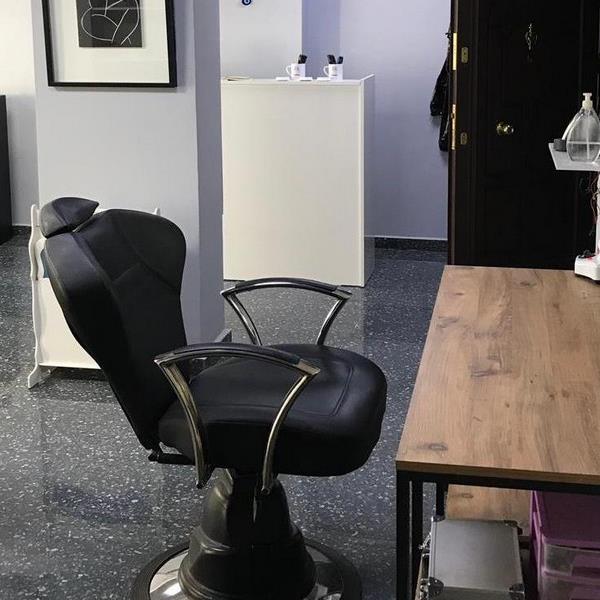 Bornova Pia Güzellik’te Dudak renklendirme Uygulaması