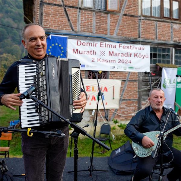 İzmir'den Uçak İle 2 Gece 3 Gün Konaklamalı Demir Elma Festivali ve Karadeniz Turu