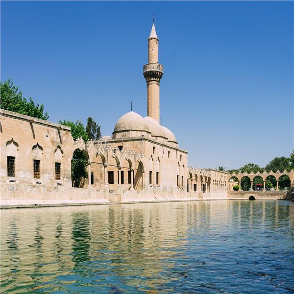 İzmir'den Uçak İle Hareketli 2 Gece 3 Gün Konaklamalı Mardin, Urfa, Zerzevan Kalesi, Diyarbakır Turu. Mardin Gidiş - Diyarbakır Dönüş