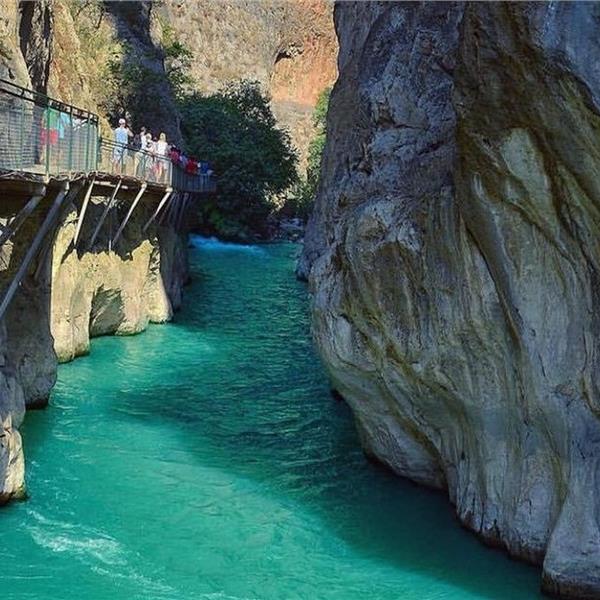 İzmir Çıkışlı Ölüdeniz, Saklıkent ve Yakapark Turu. Üstelik Açık büfe Köy Kahvaltısı Dahil.