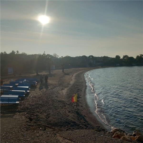 Sığacık Teos Taxi Cafe’de Sınırsız Çay Eşliğinde Denize Nazır Enfes Serpme Kahvaltı Keyfi