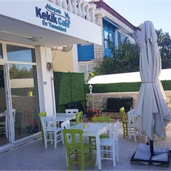 Kekik Alaçatı Cafe & Ev Yemekleri'nden Sınırsız Çay Eşliğinde Lezzetine Doyamayacağınız Serpme Kahvaltı Menüsü